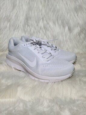 Nike Winflo 11 White Women 6.5 NEW